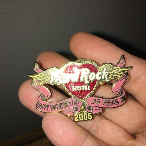 Vintage 2005 Hard Rock Hotel Valentine's Day Pin For Vest, Purse, Jacket dr1 - Picture 2 of 3